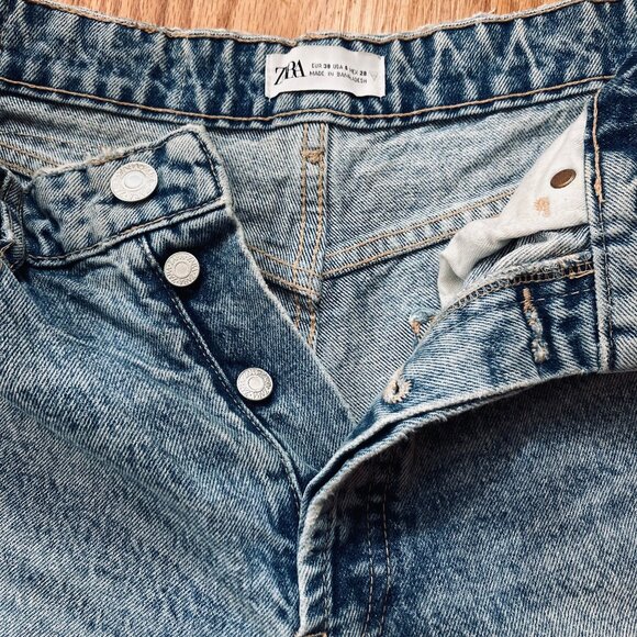 Zara Jeans, High Waist Ankle Distressed Straight Legs Button Fly Raw Hem, size 6 - Picture 5 of 10